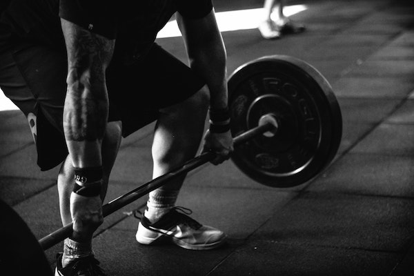 Man doing deadlifts in gym