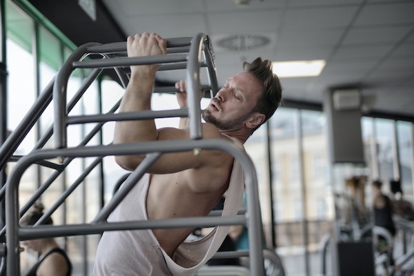 Man doing pull ups at gym