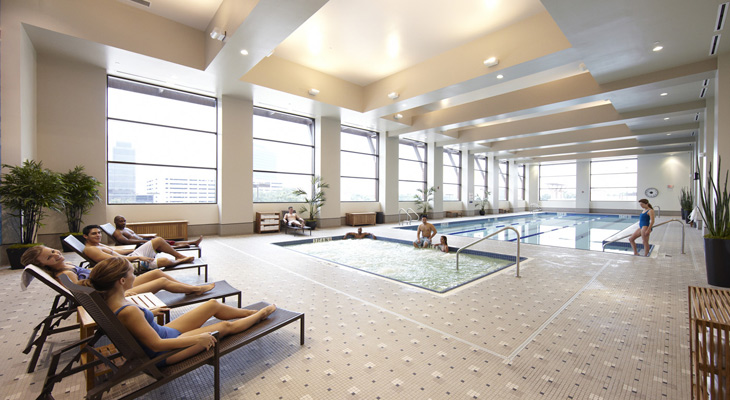 Does LA Fitness Have a Pool? (Hot Tub, Sauna & Other Amenities