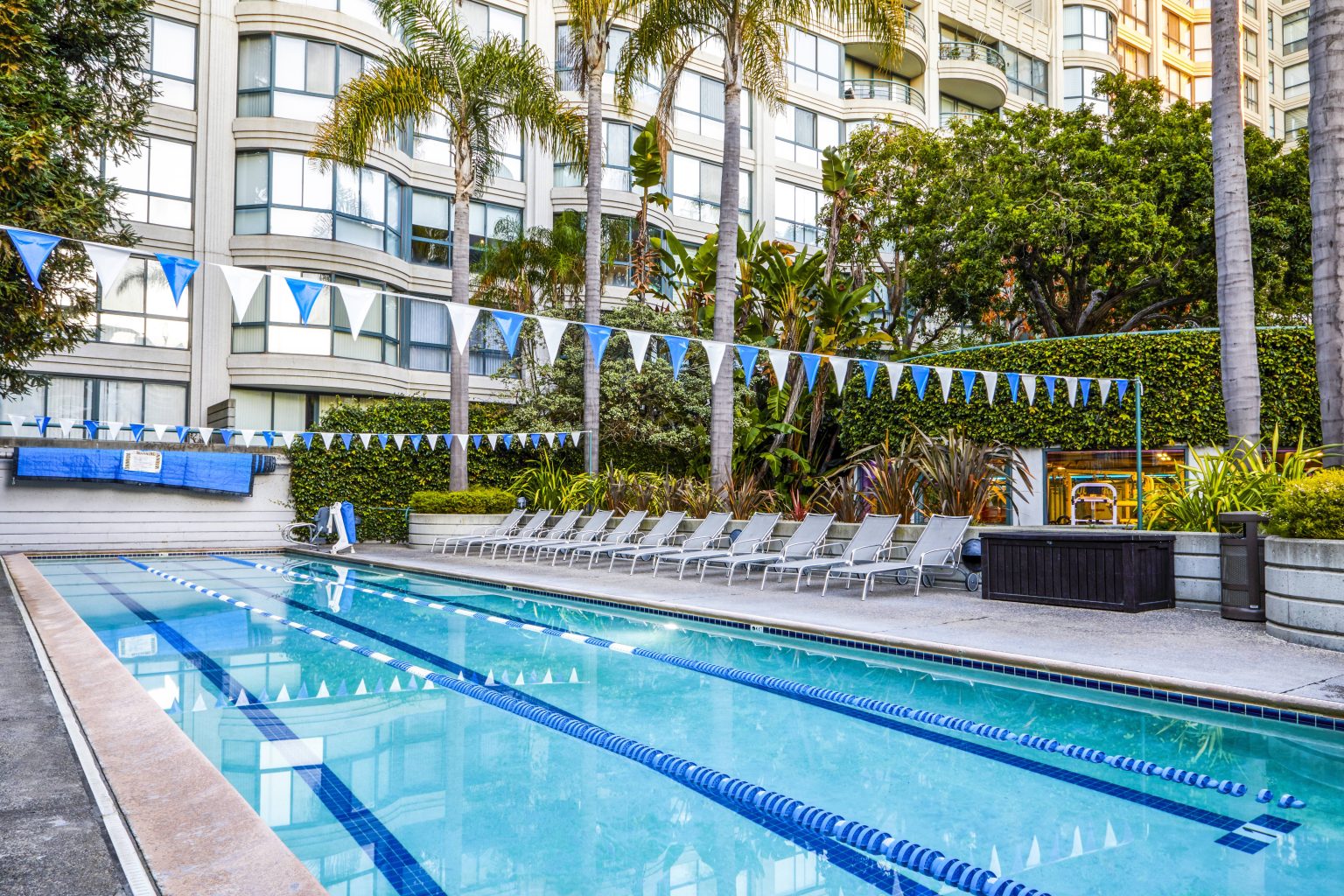 Does Crunch Fitness Have a Pool? (Alternatives & Amenities Explained)
