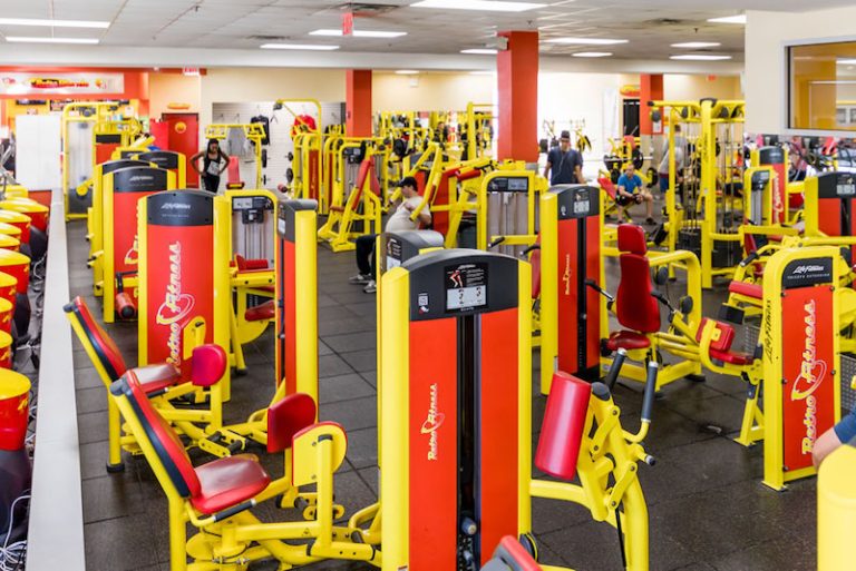 Is Retro Fitness Worth It? (Review + Pros & Cons) - Trusty Spotter